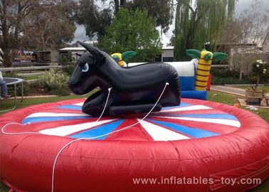 تسلية متنزه قابل للنفخ رياضة لعبة Giant Mechanical Rodeo Bull مع قابل للنفخ فراش