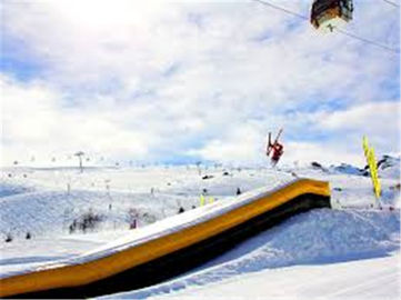العرف في الهواء الطلق نفخ القفز وسادة هوائية كبيرة مع منحدر للتزلج أو بي إم إكس الدراجة حيلة أو FMX