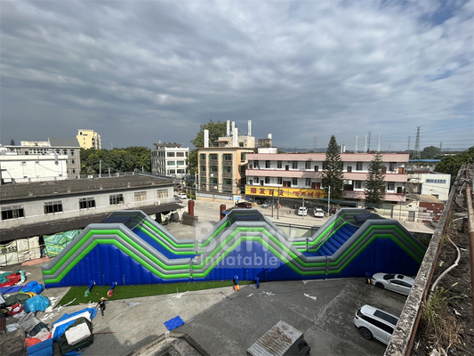 مادة بي في سي قابلة للتخصيص 41x5.5x6m الخرطوش 5 كيلومترات قابلة للنفخ ألعاب تنافسية للبالغين