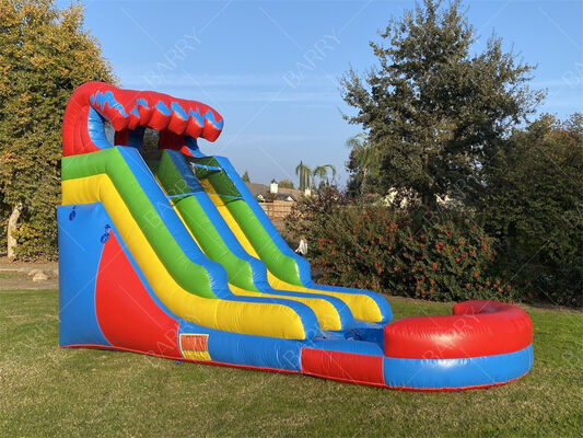 المنزلق المضغوط المياه موضوع قوس قزح مع حمام سباحة، الأطفال في الهواء الطلق معدات اللونية للعب المائي مع حفرة الكرة