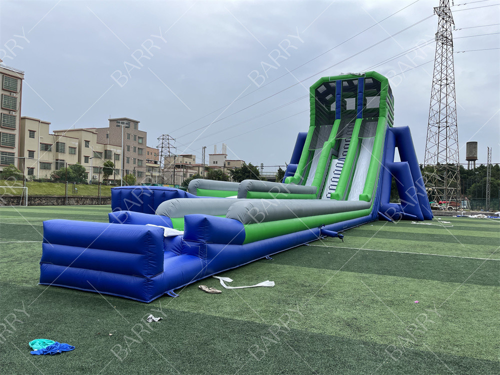 لعبة حفلات الأطفال المخصصة عالية 36x14x13m ثلاثي الأقدام المياه العملاقة المنزلق للمسابقة الكبيرة 5km مسار العقبات القابل للنفخ