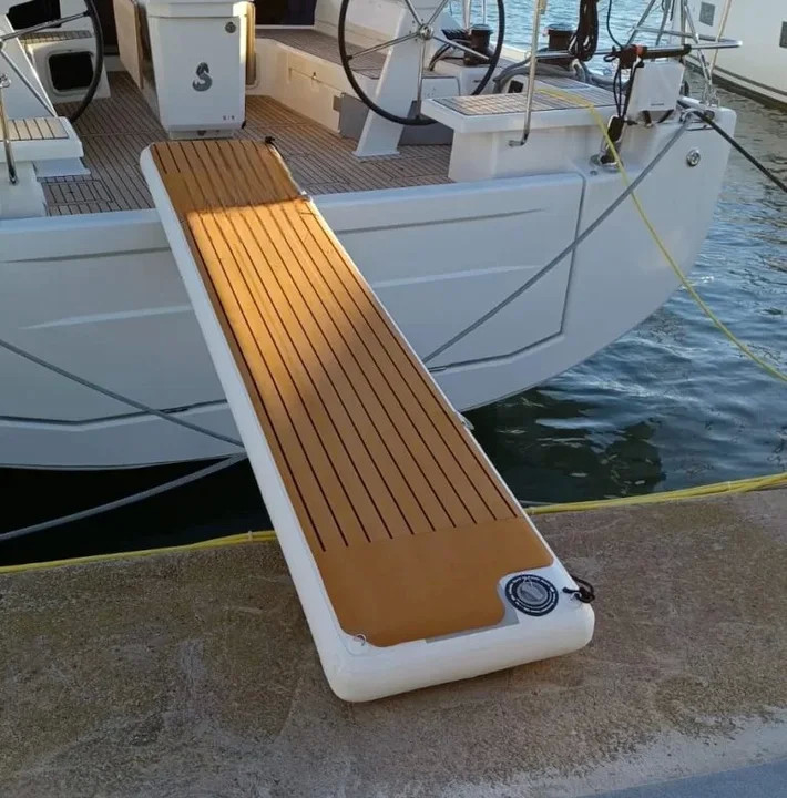 مواد DWF + EVA في الهواء الطلق المضغوطة Pontoon Gangway Jet Ski Platform Floating Docks