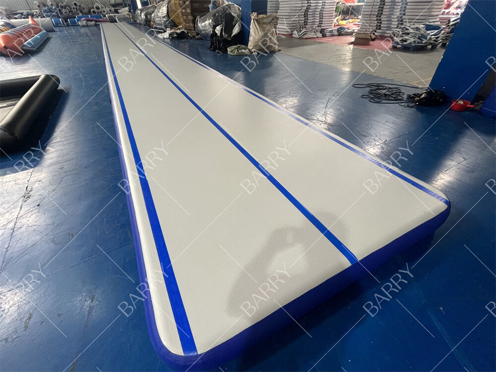 قطرة خياطة PVC رياضة الألعاب الرياضية المفرش المضغوط للطاقة الهوائية للمدرسة في الهواء الطلق