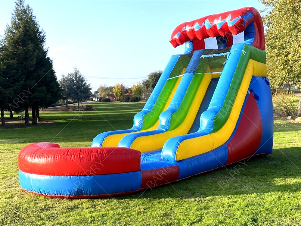 المنزلق المضغوط المياه موضوع قوس قزح مع حمام سباحة، الأطفال في الهواء الطلق معدات اللونية للعب المائي مع حفرة الكرة