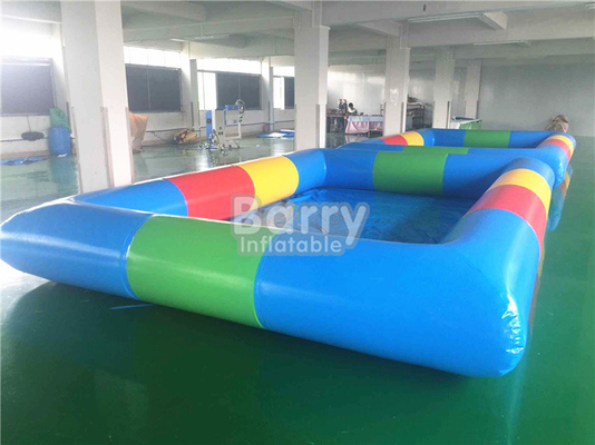 بركة مياه محمولة ذات لون أزرق فاتح مع ألعاب قابلة للنفخ 4x6m