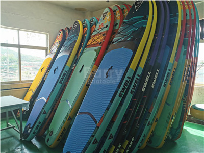 365lbs قابل للنفخ SUP Board Water Sport Surf Stand Up Paddle Board حسب الطلب اللون